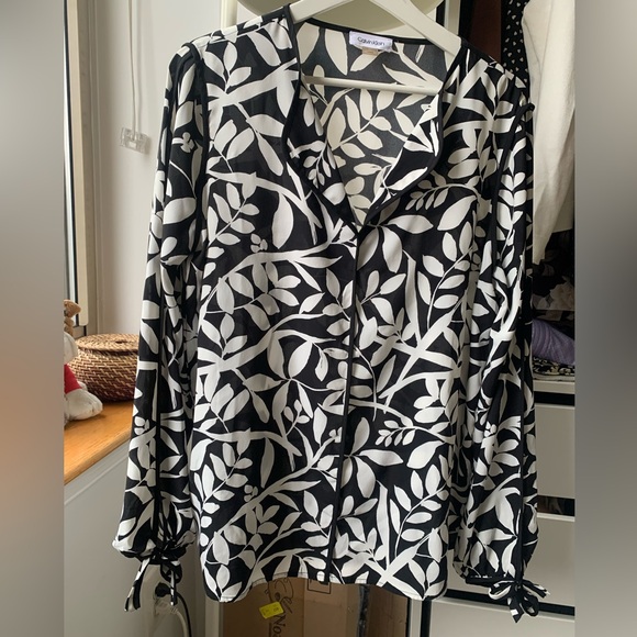 Black and Withe Calvin Klein blouses, like new!! Very pretty. - Picture 3 of 6